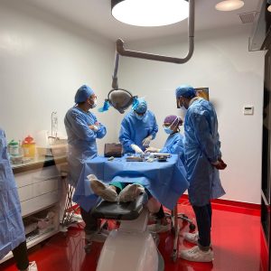 Réhabilitation d’une arcade complète avec mise en charge immédiate - Drs Griffe